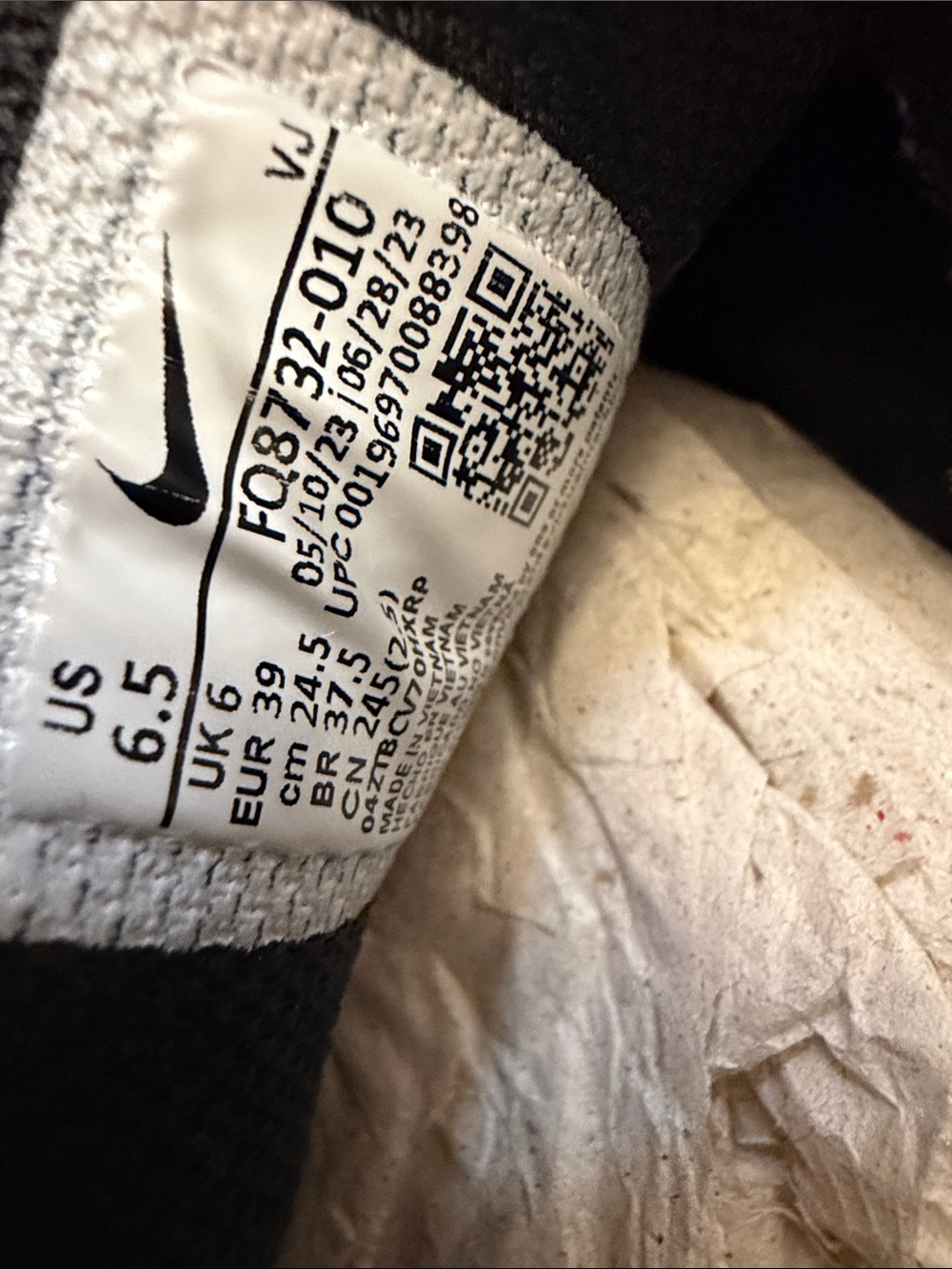 Nike women Black Mesh & Leather Sneakers - Picture 6 of 6